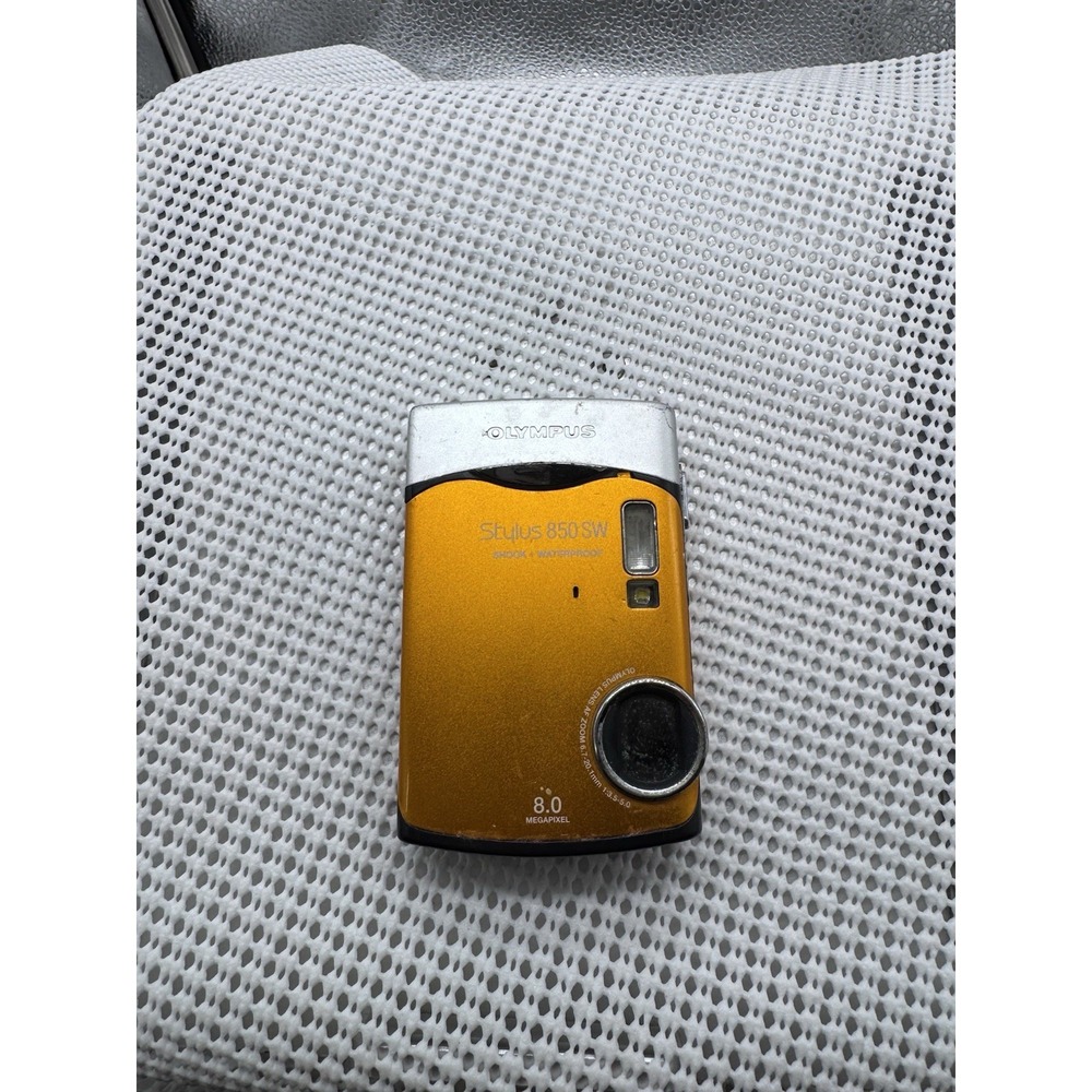 Olympus Stylus 850 SW 8MP Waterproof Shockproof Digital Camera Untested Parts B2
